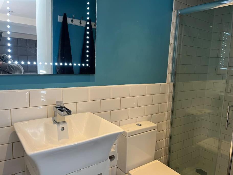 Gorgeous 2 Bed Loft Style Apartment Manchester Kültér fotó