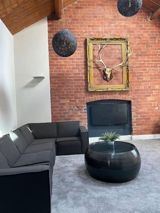 Gorgeous 2 Bed Loft Style Apartment Manchester Kültér fotó