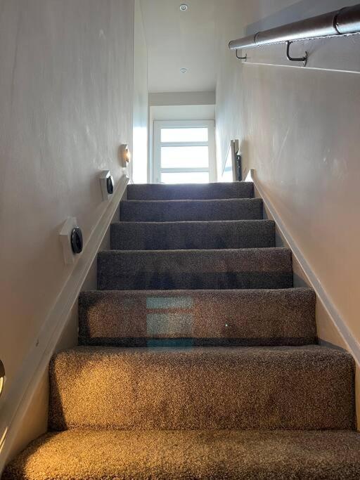 Gorgeous 2 Bed Loft Style Apartment Manchester Kültér fotó