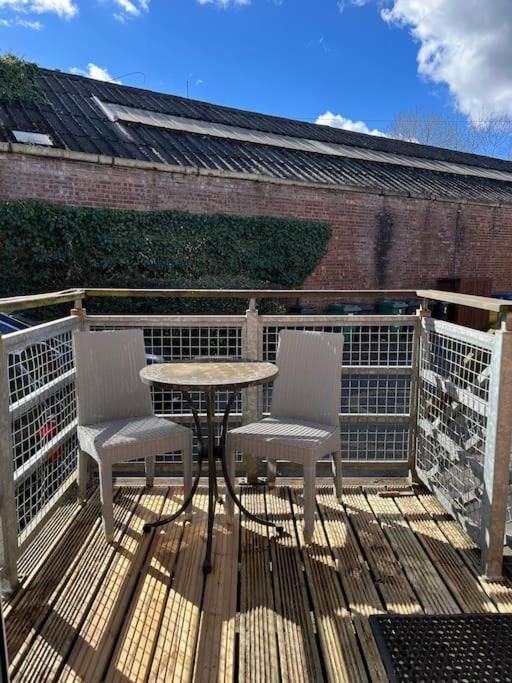 Gorgeous 2 Bed Loft Style Apartment Manchester Kültér fotó